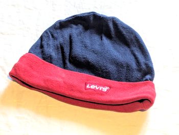 Petit Bonnet Levi's Bleu Marine Large Bandeau Rouge Accessoire Petits Enfants Bébés