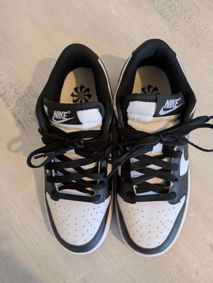👟 Nike Dunk Low - Taille 37.5 - Noir et blanche - Etat neuf - photo numéro 4