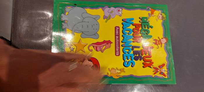 Cahier coloriage et activités jeux gommettes - photo numéro 2