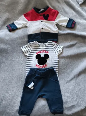 Ensemble Mickey (veste/tshirt/pantalon)