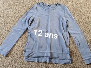 Sweat gris Kiabi 12 ans avec strass étoiles sur les manches