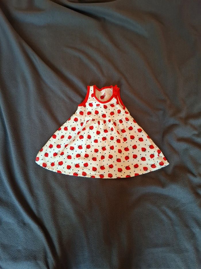 Robe fraise bébé