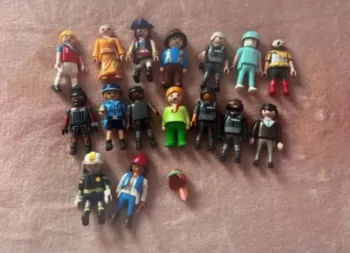 Lots 15 Playmobil