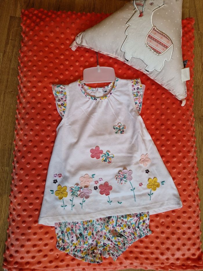 Ensemble été 18 mois neuf