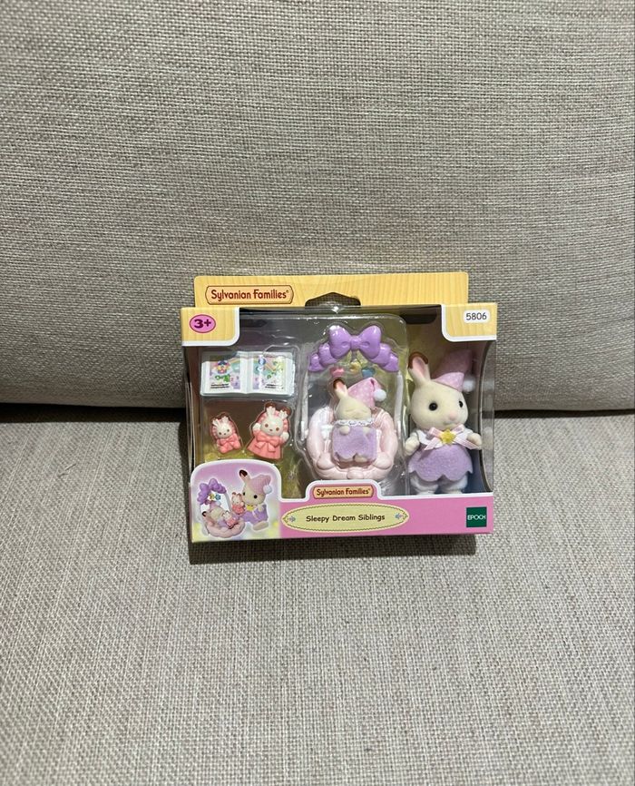 Sleepy dream siblings