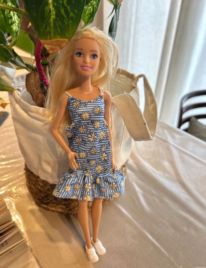 Lot 2 barbies - photo numéro 2