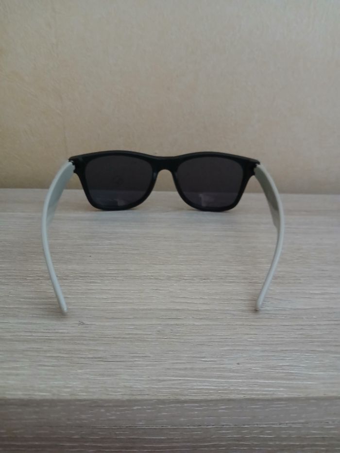 Lunettes de soleil neuve - photo numéro 4