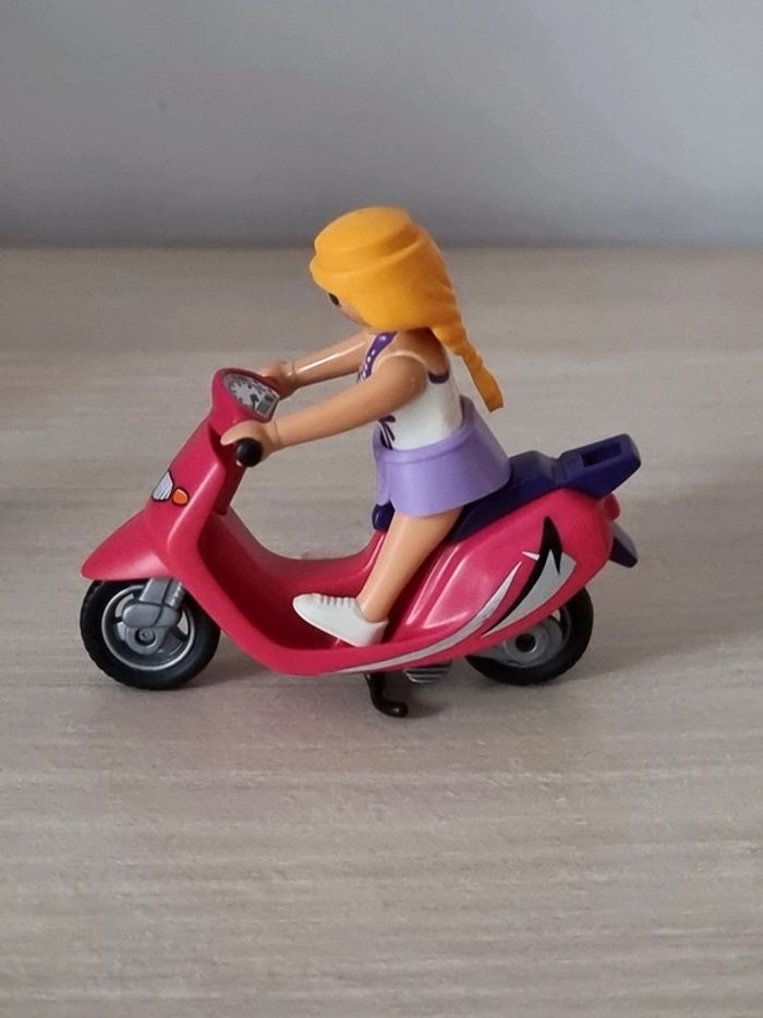 Vacancière avec scooter - Playmobil - 9084 - photo numéro 3