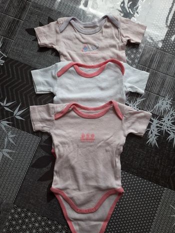 Lot 3 bodys 3 mois fille