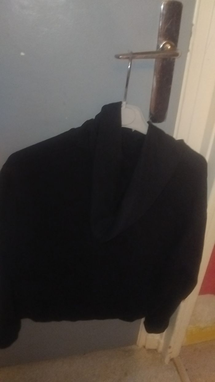 Vend pull taille L dite moi un prix le temps que c'est resonable.Vend pull taille L dite moi un prix le temps que c'est resonable. - photo numéro 2