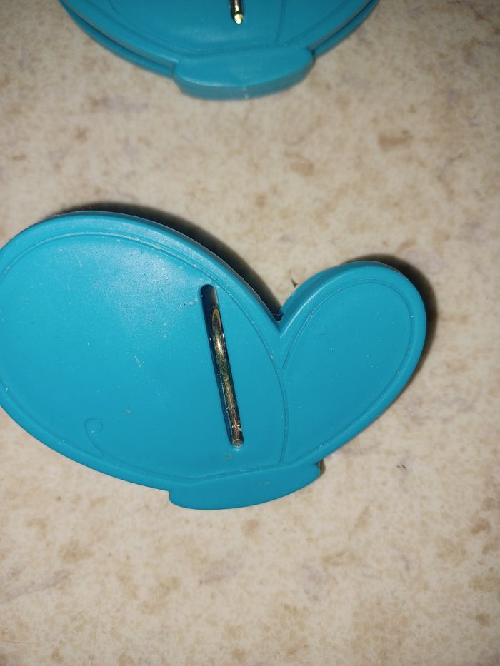 Lot de pinces bleu en plastique - photo numéro 3