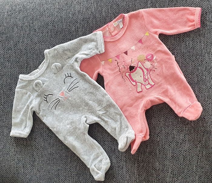 Lot 2 pyjamas/ 0 mois