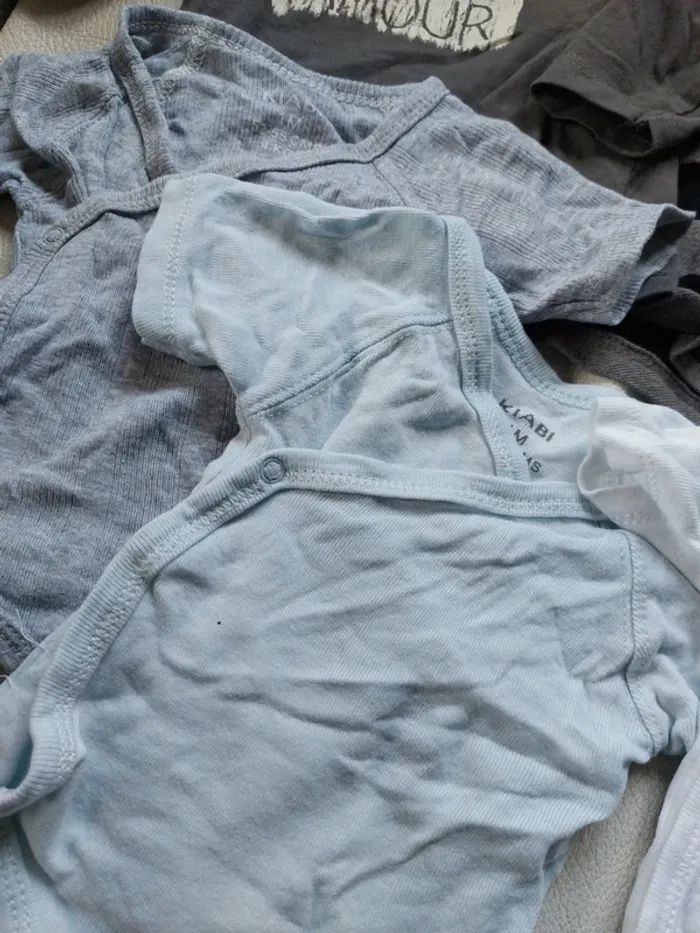 Lot de 6 articles vêtements bébé 1 mois - photo numéro 3
