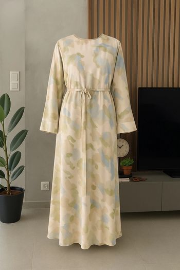 Très jolie robe satinée