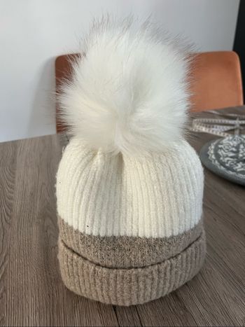 Bonnet neuf  taille unique  doublé