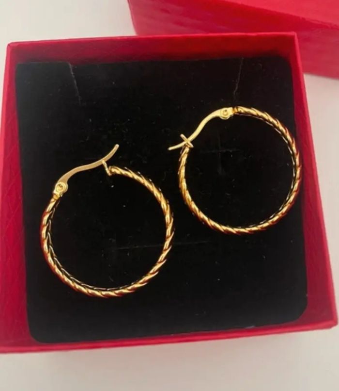 Boucles d'oreilles en acier inoxydable neuves - photo numéro 1