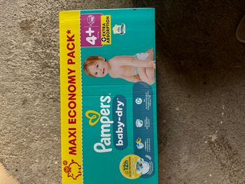 Couches Pampers taille 4+ 