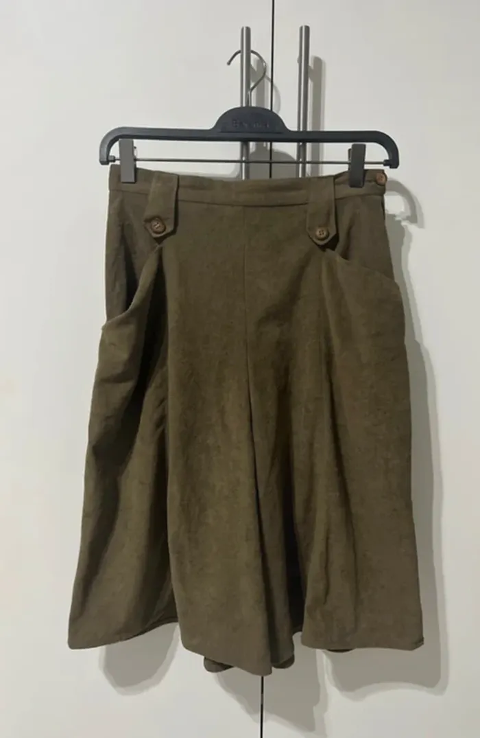 Short large kaki taille haute