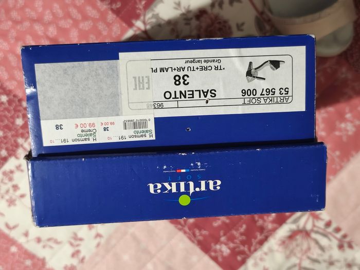 Sandales blanches et dorés - photo numéro 5