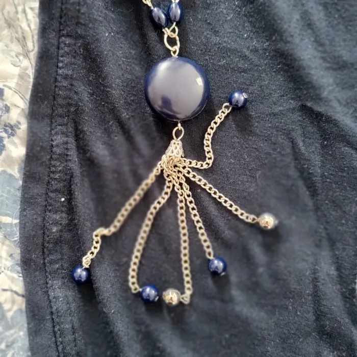 Chemisier avec son collier - photo numéro 5