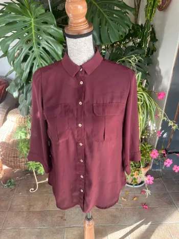 Chemisier bordeaux de la marque H&M, en taille S (36), en très bon état