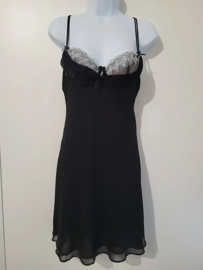 Nuisette avec soutien gorge intégrer
