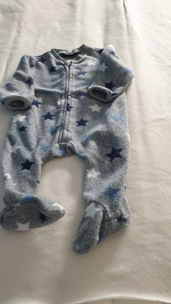 Pyjama 3 mois vendu en lot pris 16 euros