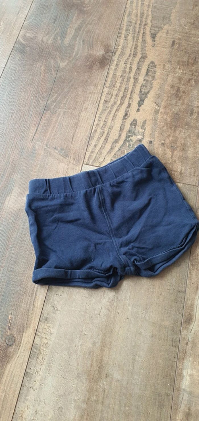 Short orchestra 18 mois en très bon état