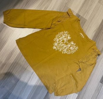 T-shirt jaune moutarde