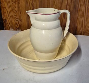 Longchamp france broc et cuvette faïence ancienne crème liseré rouge service toilette
