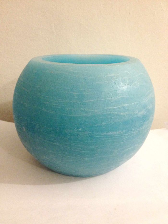 Bougie bleue de forme ronde parfumée au lagon pour recycler la cire