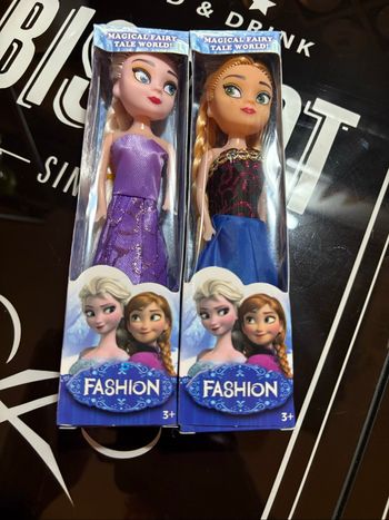 Lot de 2 poupées miniature reine des neiges