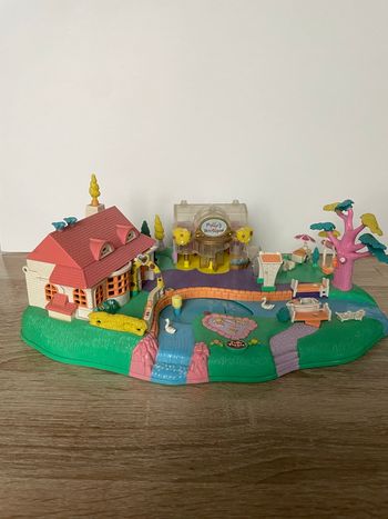 Polly Pocket Pollyville magical movin 1996