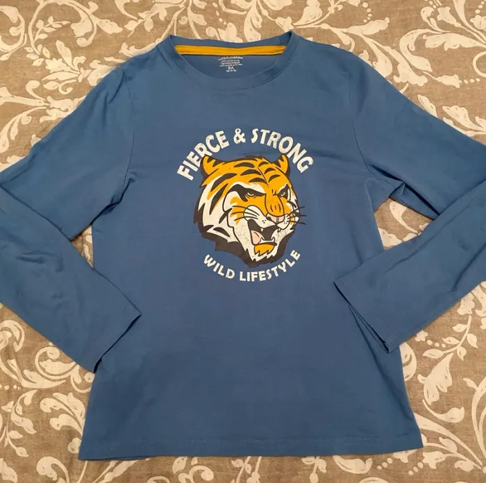 TEE shirt manches longues 8 ans
