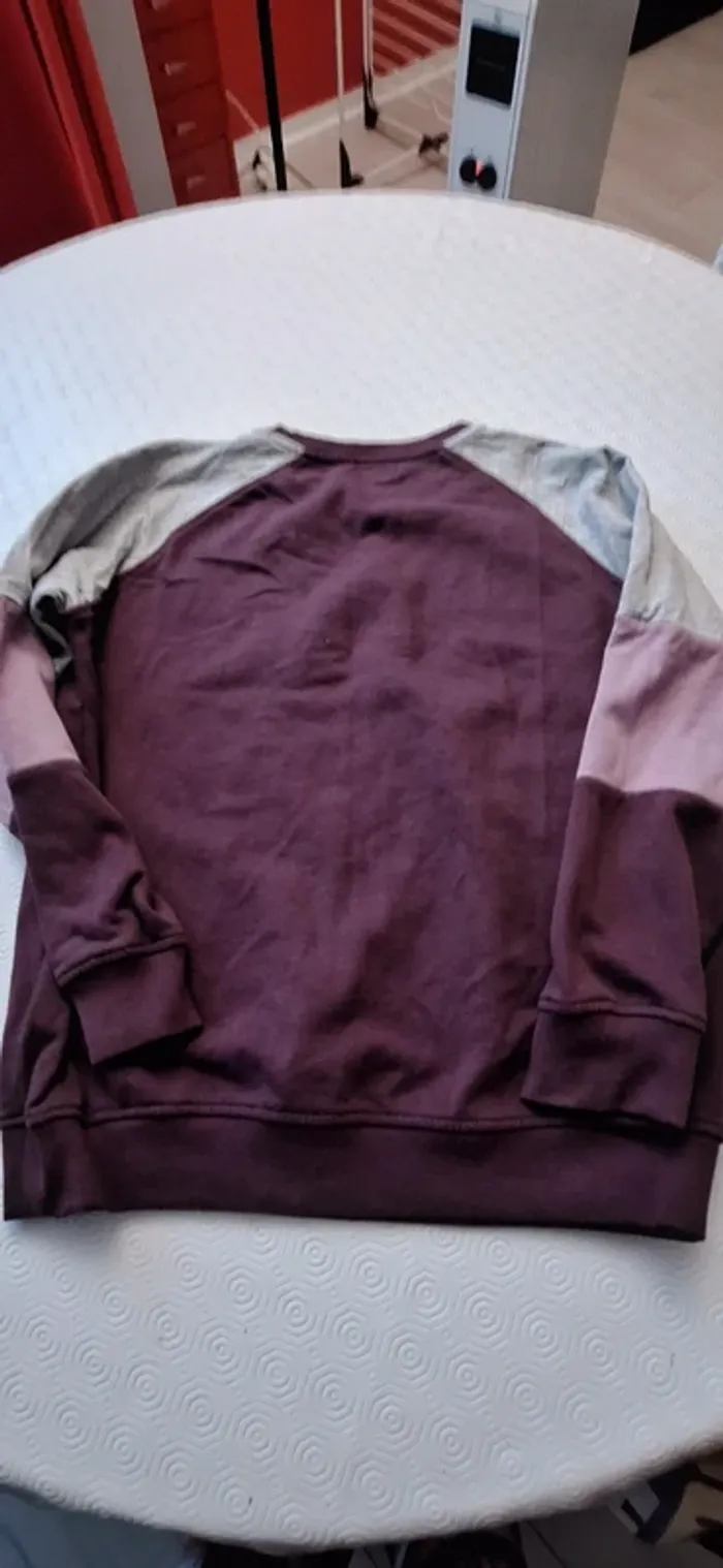 Lot 3 sweats et un tee shirt - photo numéro 12