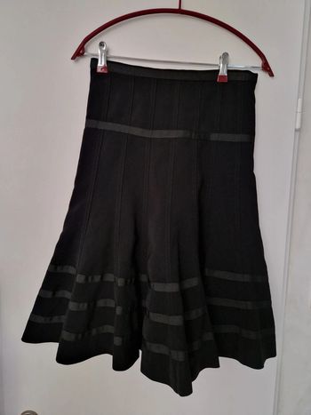 Très jolie jupe noire Caroll 34