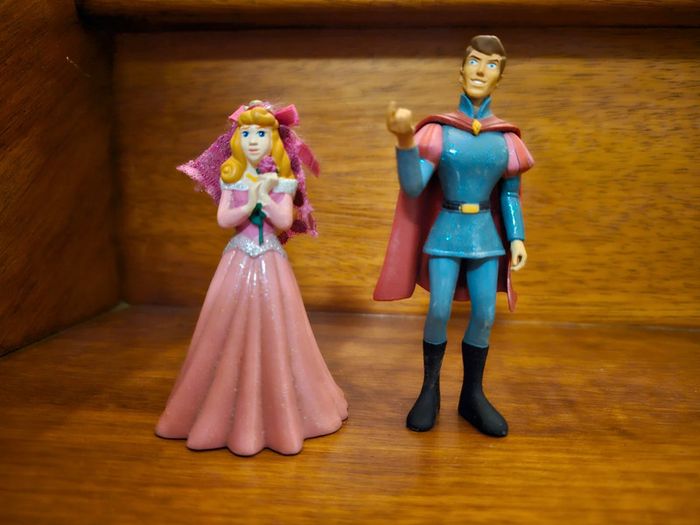 Figurines couple disney/aurore la belle au bois dormant et Philippe - photo numéro 2