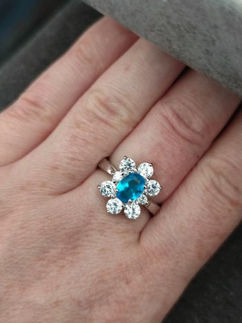 Bague  fantaisie pierre verre bleu et blanc métal argente