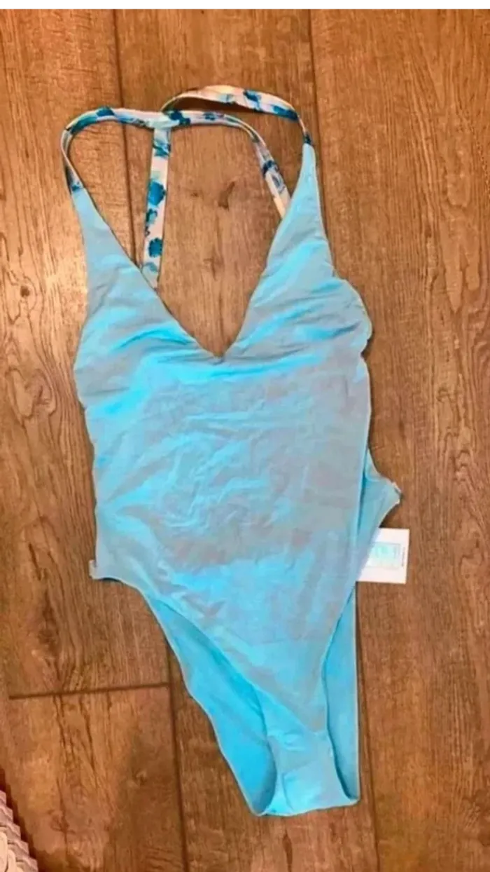 Maillot  de  bain  valeur 90€ - photo numéro 2