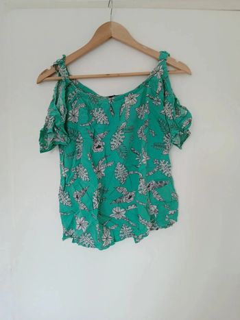 Tee shirt épaules dénudées fleuri vert menthe et blanc M kiabi
