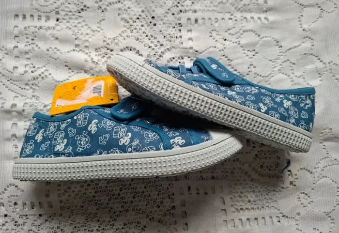 Baskets bleu motifs bandana, neuves, taille 30 - photo numéro 2