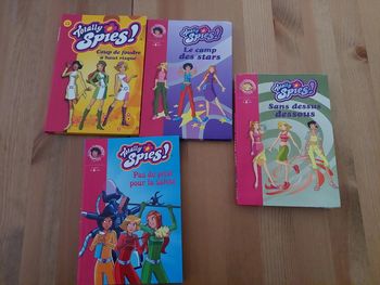 Lot de 3 livres Totally Spies + kdo