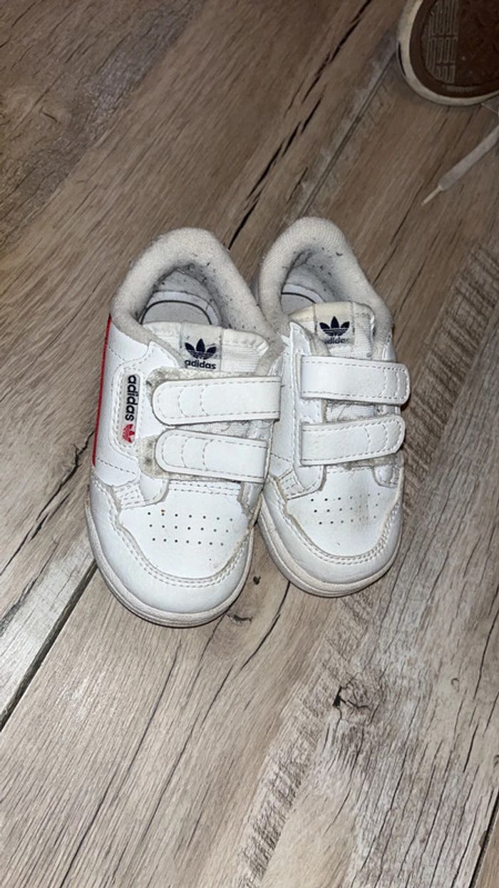 Paire de baskets Adidas - photo numéro 2