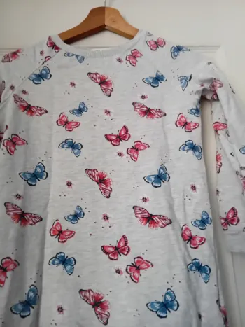 Magnifique pulle fille papillon