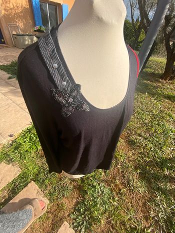 Top broderies Sym 48