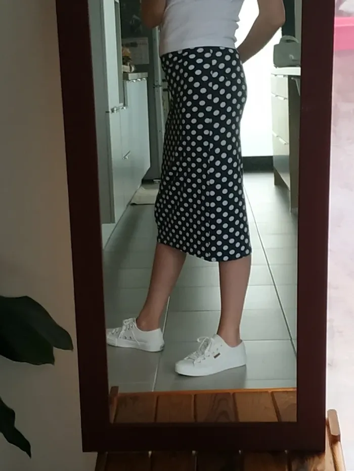 Jupe en jersey noire à pois blancs - photo numéro 2