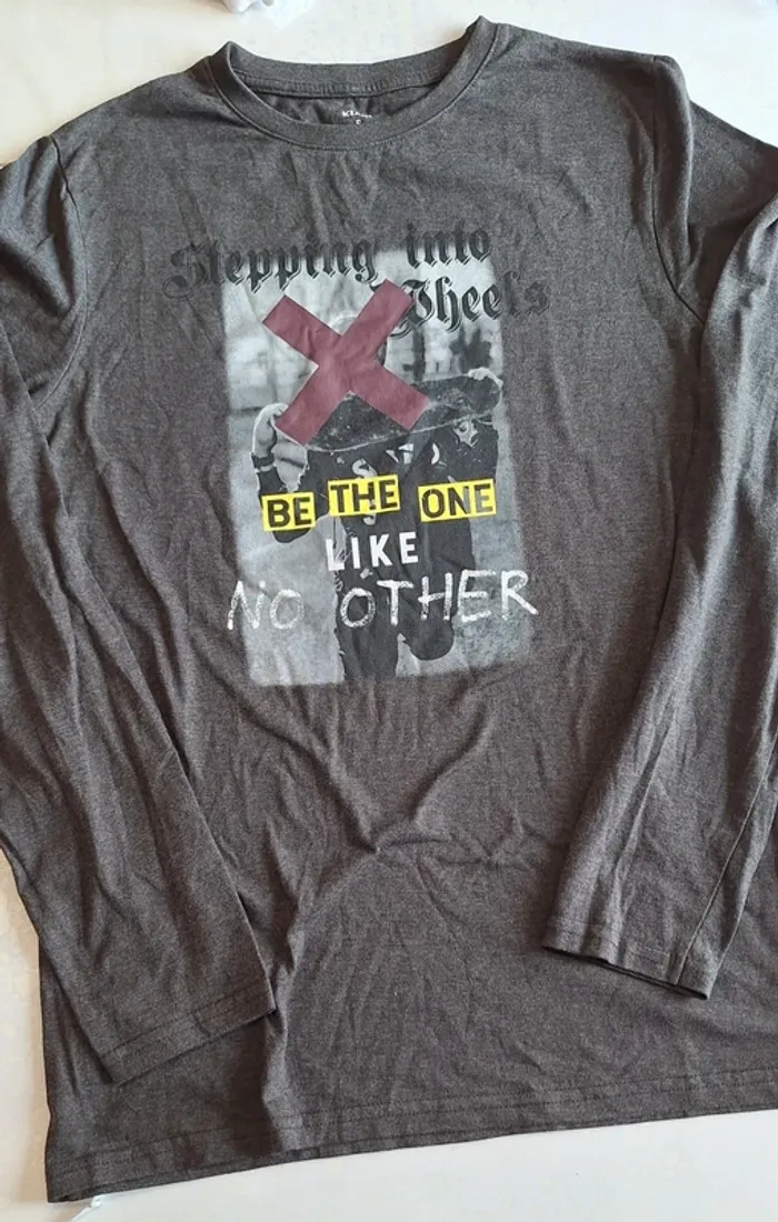 Lots deux Tee-shirts coton en tailleS - photo numéro 3