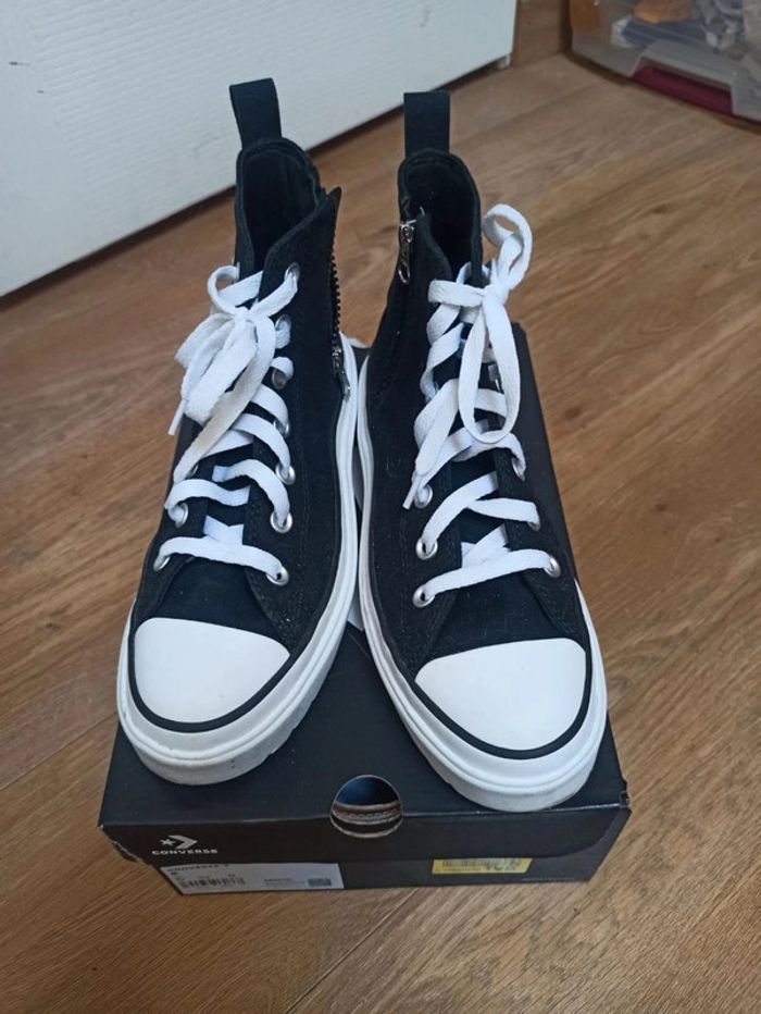 Paire de chaussures Converse - photo numéro 2