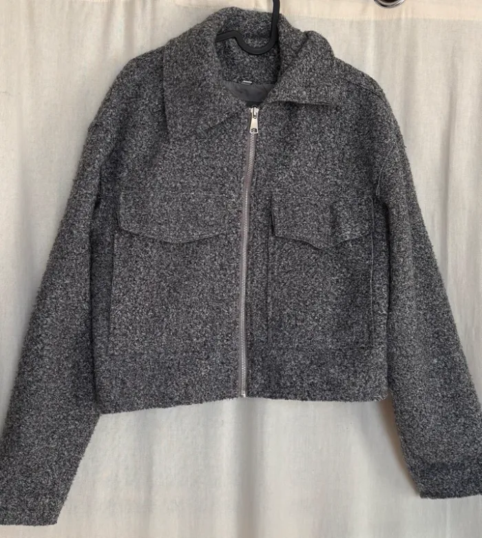 Blouson gris molletonné à poches