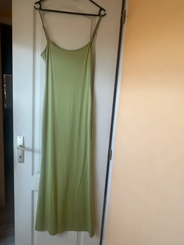 robe moulante a bretelles fines bershka moulante verte - photo numéro 2
